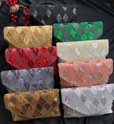 🆕New Envelope sequin Purse 🆕 Available in 9 shades - ➡️ Green ➡️ Peach ➡️ Red ➡️ Silver/Grey ➡️ Gold ➡️ Antique Gold ➡️ White ➡️ Off white ➡️ Black *Size - 9.5 by 6 inch* - Fits Phone easily and quite spacious! Comes with a long Sling chain making it easy to carry ! ❤️ Price - ₹1299/- Code - 05/CB08S *Hurry Limited stock Ready to dispatch* Dispatch time - 3-5 days if ready Once sold out - 20 working days making 💫⭐✨🌟 Shipping free within India . To place an order DM or whatsapp us ... Indian Clutch, Purse Wedding, Sequin Purse, Chain Making, Limited Stock, Grey And Gold, Clutch Purse, Antique Gold, Clutches