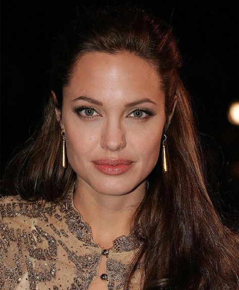 Angelina Jolie Nose Job, Angelina Jolie Nose, Angelina Jolie Mother, Emma Frost Cosplay, Shiloh Jolie, Celebrity Beauty Secrets, Brad Pitt And Angelina Jolie, Angelina Jolie Photos, Devon Aoki