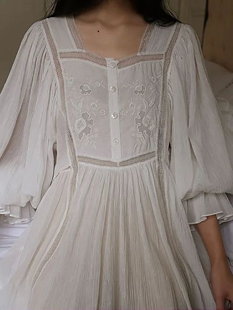 Victorian Night Dress, Princess Sleepwear, Dress Muslimah, Victorian Nightgown, Romantic Princess, Heirloom Dresses, Boho Festival Fashion, Vintage Nightgown, Nightgowns