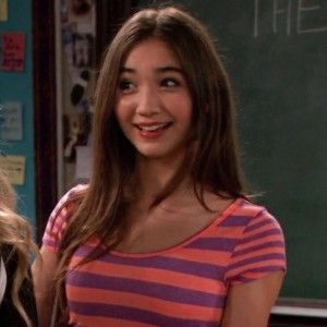 Riley Girl Meets World, Riley Matthews, Rowan Blanchard, Mabel Pines, Boy Meets World, Types Of Women, Girl Meets World, Row Boat, Disney Outfits