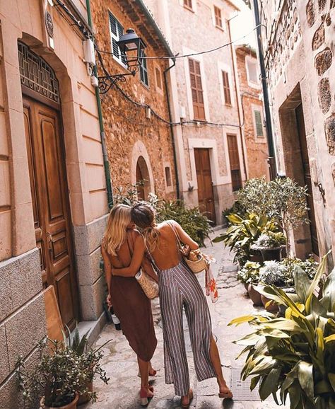 Photos Bff, Estilo Hippie, Adventure Outfit, France Paris, Summer Adventures, Foto Pose, Foto Inspiration, Photo Instagram, Travel Aesthetic