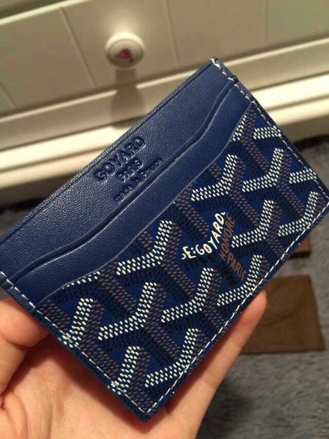 Godard Cardholder Goyard Card Holder, Swan Tattoo, Everyday Bag Essentials, Goyard Wallet, Handbag Essentials, Brand Logos, Islamic Artwork, Mens Luxury Fashion, Leather Card Case