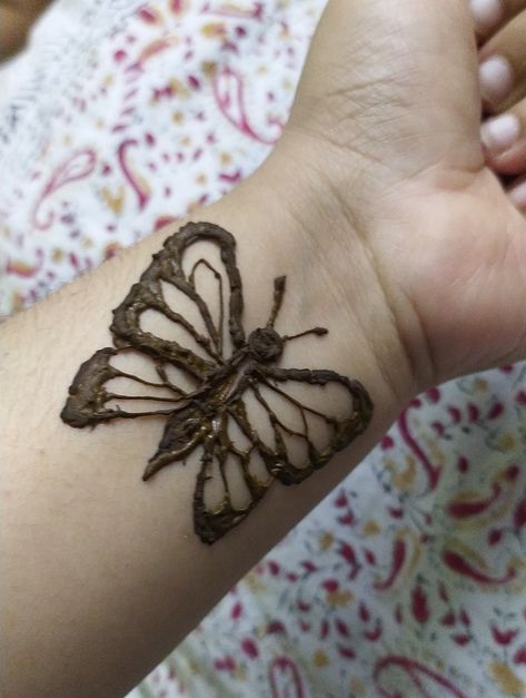 Underboob Henna, Butterfly Mehendi, Summer Henna, Small Henna Tattoos, Cute Henna Tattoos, Small Henna, Henna Inspo, Henna Inspired Tattoos, Cute Henna