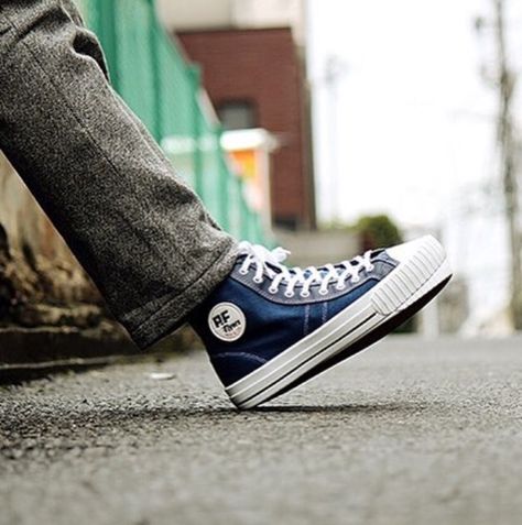 PF flyers Pf Flyers Mens Outfit, Greaser Style, Pf Flyers, Men Street Styles, Shoe Converse, Rolled Up Jeans, Sandlot, Gents Fashion, Best Shoes For Men