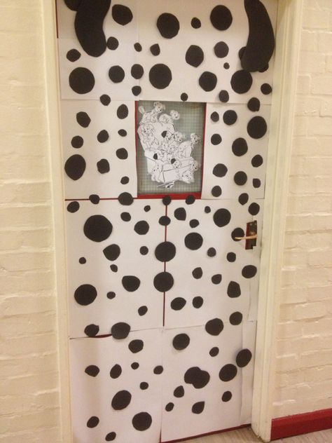 One Hundred and One Dalmation Door 101 Dalmatians Door Decorations, 101 Dalmations Decorations Ideas, 101 Dalmations Decor, 101 Dalmations Crafts, Dalmatian Classroom, Character Day Ideas, Dalmatian Party, Book Characters Dress Up, Halloween Classroom Door