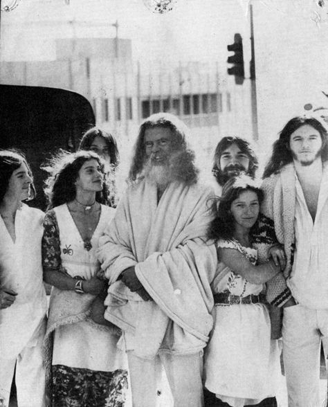 The only Hollywood-based cult of the 60s and 70s that comes to mind is the Manson Family, so when I happened upon this photograph of a secretive but wild group of beautiful young people who strolled around LA in the 1970s wearing colorful gowns, devoted to a Hollywood restauranteur-turned-spiritual The Source Family, Community Homestead, Hippies 70s, Colorful Gowns, Colorful Gown, Source Family, Cult Leader, Manson Family, Boho Chique