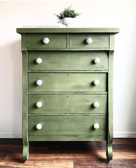 olive green dresser Repainting Bedroom Furniture, Dresser Green, Upcycle Wood, Green Painted Furniture, Bedroom Furniture Ideas, Green Dresser, Large Dresser, Barn Living, Painted Bedroom Furniture