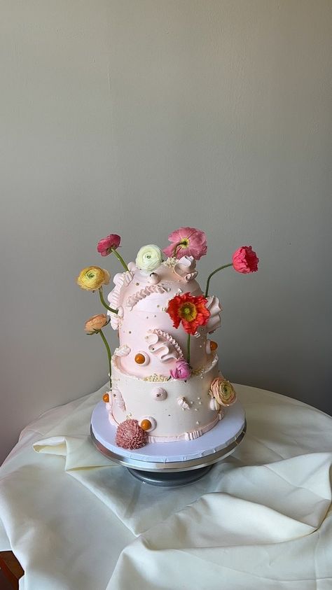 Cake Gallery — NAZLI & CO. Bright Floral Cake, Postres Aesthetic, Heavenly Cake, Aesthetic Cake, 21st Cake, Cake Aesthetic, Beautiful Cake Designs, Modern Cakes, Floral Wedding Cake