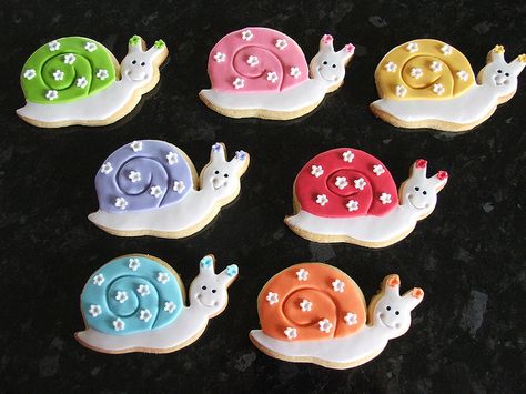 Snail cookies! How perfect for Slow Food! Snail Cookies, Snail Party, Spring Cookies, Summer Cookies, Cookie Party, Pretty Cookies, Cookies For Kids, Cookie Frosting, Fancy Cookies