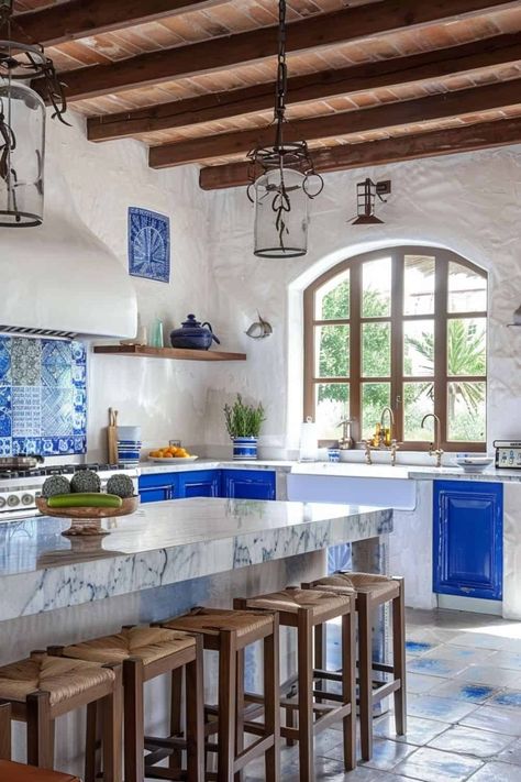 Luxury Farmhouse Kitchen, Greek House Interior, Greek Style Home, Greek Interior Design, Elegant Backsplash, Kitchens Designs, Greece House, Mediterranean Kitchen Design, Spanish Style Kitchen