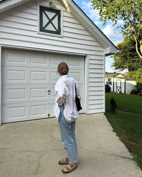 don’t sleep on the thrift store, found this incredible vintage leather bag over the weekend, been looking for something similar and it’s perfect 🤌🏼 Thrift store find, vintage handbag, vintage style, outfit ideas, fall street style #vintagefinds #thriftfinds #thriftedfashion #streetstyle #falloutfitideas #fallfashion Birkenstock Outfit, Outfit Ideas Fall, Handbag Vintage, Vintage Handbag, Vintage Leather Bag, Thrift Finds, Thrift Fashion, Thrift Store Finds, Fall Street Style