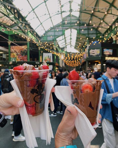 5th grade directioner Kristen is reallyyyyy excited right now🇬🇧🇬🇧 Borough Market London, Strawberries Chocolate, Borough Market, Chocolate Strawberries, 5th Grade, Strawberries, In London, Right Now, London