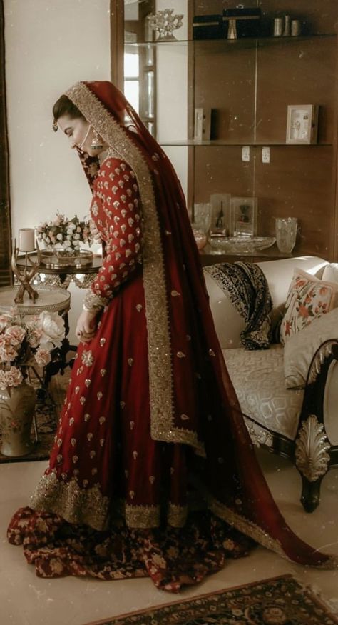 Pakistan Bridal Dress, Bridal Dress Indian, Pakistan Bridal, Wedding Guest Outfit Ideas, Dresses Photography, Red Bridal Dress, Desi Wedding Dresses, Red Wedding Dress, Asian Bridal Dresses