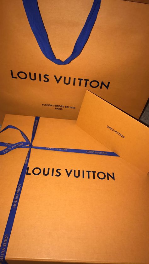 LV Box Lui Viton, Louis Vuitton Gifts, Alcohol Party, Inspirational Quotes Wallpapers, Expensive Jewelry Luxury, Super Rich Kids, Life Quotes Pictures, Doing Me Quotes, Driving Photography