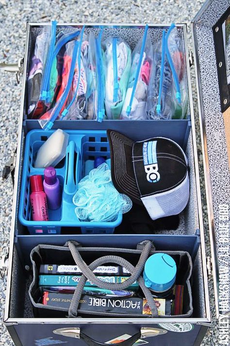 Camp Bound - Organizing a Camp Trunk - Packing tips for overnight summer camp Organisation En Camping, Camping Packing Hacks, Summer Camp Packing, Luis Gonzaga, Camp Trunks, Zelt Camping, Camping Desserts, Camping Diy, Camper Hacks