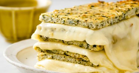 Keto Zucchini Grilled Cheese Sandwich – Sugar Free Londoner Zucchini Grilled, Zucchini Crust, Zucchini Pizza Crust, Easy Low Carb Lunches, Easy Keto Bread Recipe, Cheese Keto, Keto Zucchini, Healthy Bread Recipes, Cheesy Zucchini