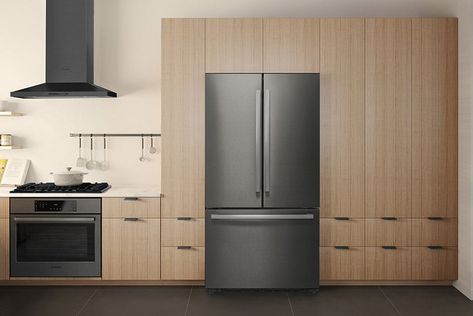 Editor’s Picks: Kitchen+Bath: Bosch’s black stainless-steel appliances boast fresh style and smudge-resistance, thanks to a special  protective black-oxide coating. Golden Oak Cabinets, Paint Colors For Kitchens, Updating Oak Cabinets, Colors For Kitchens, Kitchen Cabinets Painted Grey, Black Stainless Steel Appliances, Black Stainless Appliances, Black Stainless Steel Kitchen, Honey Oak Cabinets