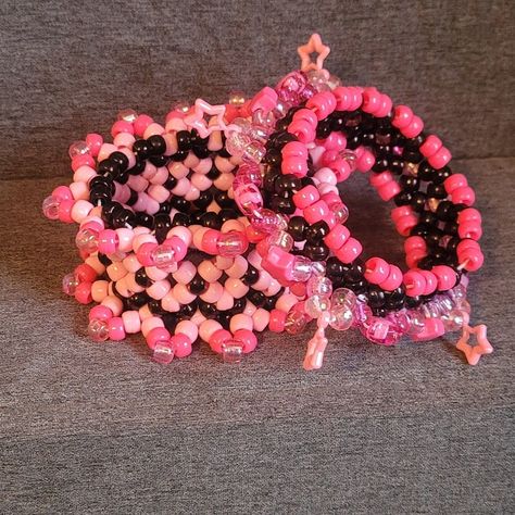 Pink and Black Rotating Kandi Cuff - Etsy Rotating Kandi Cuff, Scene Kandi, Kandi Cuff Patterns, Loom Band Bracelets, Diy Kandi Bracelets, Diy Kandi, Kandi Kid, Kandi Cuff, Kandi Patterns