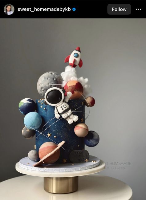 Astronaut Topper, Birthday Cake 1st, Baby Shower Pasta, Gökkuşaği Pasta, Solar System Cake, Cake 1st Birthday, Rodjendanske Torte, Planet Cake, Baby Boy Birthday Cake