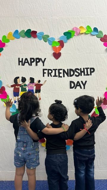 Friendship Activities For Kids, Play School Activities, Mint Margarita, Wool Crafts Diy, Friendship Activities, Creativity Ideas, Elementary Classroom Decor, Play School, Happy Friendship Day