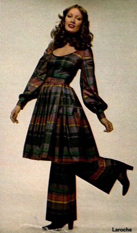 70s Preppy Fashion Women, Vintage Outfits 70s Dresses, 70s Couture, Mode Coachella, 70s Fashion Dresses, 70s Plaid, Vogue Vintage, 60s 70s Fashion, 70s Outfits