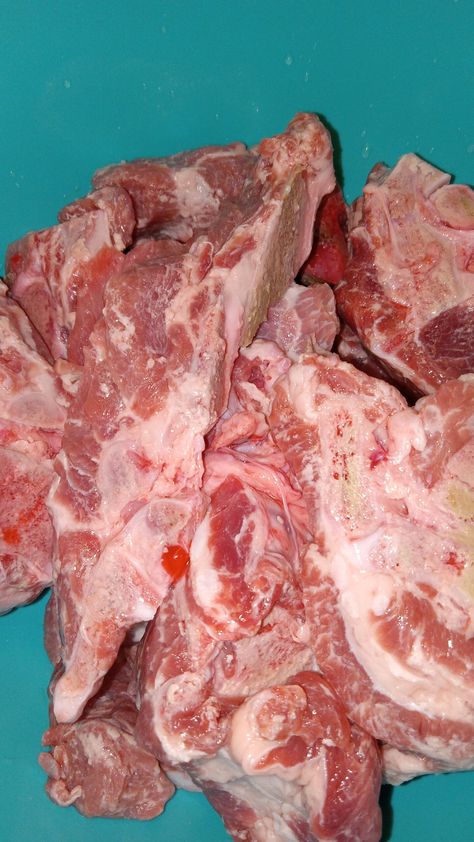 Southern Style Pork Neckbones - Simple & Delicious Recipes for You! Smoked Pork Neck Bones Recipe, Neckbone Recipe, Pork Neck Bones Recipe, Freeze Beans, Simple Delicious Recipes, Raw Pork, Neck Bones, How To Cook Pork, Seafood Soup