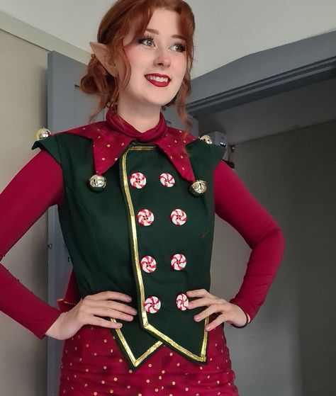 Christmas Elves Costumes, Christmas Diy Costumes, Christmas Elf Cosplay, Diy Christmas Elf Costume, Elf Costume Women Christmas, Christmas Elf Costume Diy, Tacky Christmas Outfit, Mrs Clause Costume, Diy Elf Costume