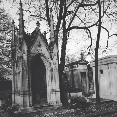 Montmartre Cemetery, Paris Montmartre Cemetery, Gothic Jewelry, Graveyard, Cemetery, Lamp Post, Mood Board, Paris, Quick Saves, Art