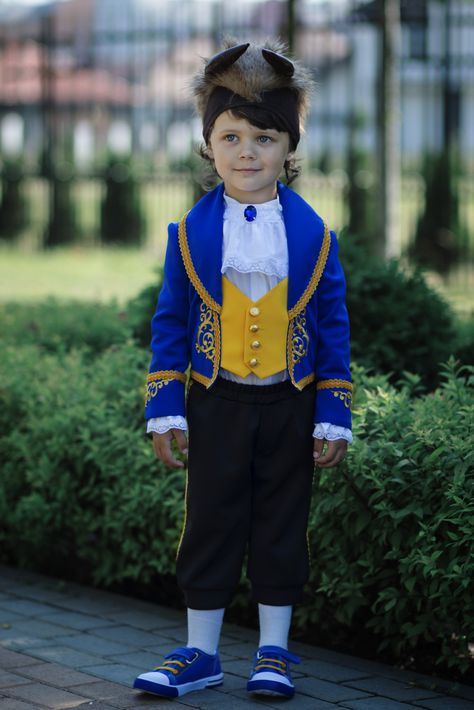 Prince Outfit, Gladiator Costumes, Prince Suit, Cosplay Disney, Top Halloween Costumes, Disney Prince, Baby Boy Halloween, Beast Costume, Prince Costume