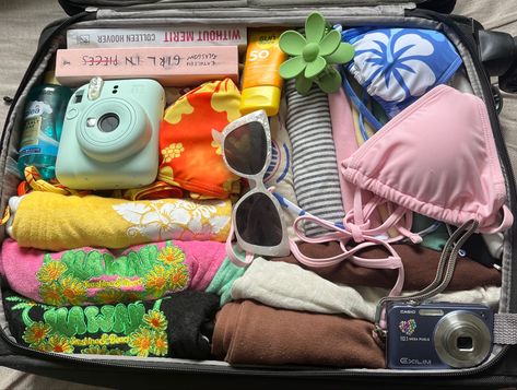 Packing Summer Vacation, Summer Suitcase, Summer Packing, Vacation Accessories, Senior Trip, Suitcase Packing, Summer Plans, Summer 3, Vacation Packing