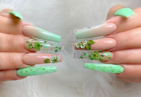 967 Likes, 4 Comments - Jas Nail Supply (@jasnailsupply) on Instagram: “St Patrick’s day ready by @maggie_elshaddianails ☘️☘️ @alextruong_nails @christine__nails…” St Patrick Day Nails Acrylic, Saint Patrick Nail, Nail Art Designs At Home, Acrylic Nail Designs Coffin, St Patricks Day Nails, Holiday Nail Designs, Vibrant Nails, Simple Acrylic Nails, Nail Beauty