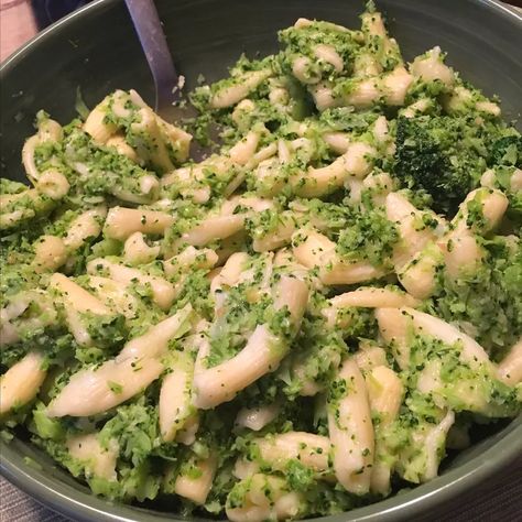 Pasta Red Pepper, Cavatelli And Broccoli, Cavatelli Recipe, Meatless Pasta Recipes, Meatless Pasta, Healthy Vegetarian Recipes, Broccoli Dishes, Quick Vegetarian Meals, Broccoli Recipe