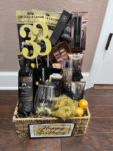 Black Color Party Basket Ideas, Black Color Party Basket, Black And White Gift Basket Ideas, Color Themed Gift Baskets Black, Party Basket Ideas, Color Party Basket Ideas, Black Gift Basket Ideas, Black Gift Basket, Color Themed Gift Baskets