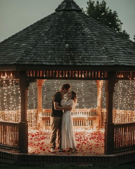 Christian Proposal Ideas, Proposal Gazebo, Gazebo Proposal Ideas, Wedding Proposal Ideas Engagement, Outdoor Proposal, Cute Proposal Ideas, Winter Proposal, Dream Proposal, Roses Romantic