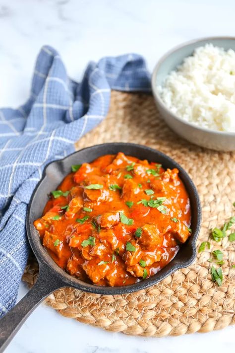 Wat Eten We Vandaag: Goulash | Koken & Eten | AD.nl Pasta Italiana, Meat Dinners, Healthy Slow Cooker, Slow Cooker Recipes Healthy, Goulash, Weird Food, Clean Recipes, Indian Food Recipes, Cooking And Baking