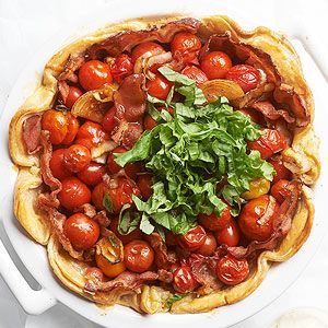 Cherry Tomato Pie When you have a really juicy filling like the one in this pie, try a double-crust base. Double-lining your pie dish forms an extra-sturdy shell, and it's especially delicious if you love the crust as much as the filling. Cherry Tomato Pie, Tomato Pie Recipe, Cherry Tomato Salad, Cherry Tomato Recipes, Cherry Tomato Sauce, Fresh Tomato Recipes, Cherry Tomato Pasta, Tomato Pie, Bacon Tomato