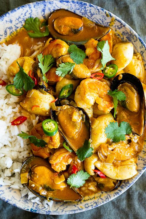 Easy Creamy Seafood Curry - Simply Delicious Thai Seafood Curry Recipes, Sea Food Mix Recipes, Thai Seafood Curry, Thai Seafood Recipes, Curry Seafood Recipes, Mix Seafood Recipes, Mix Seafood Recipe, Mixed Seafood Dishes, Tibet Recipes