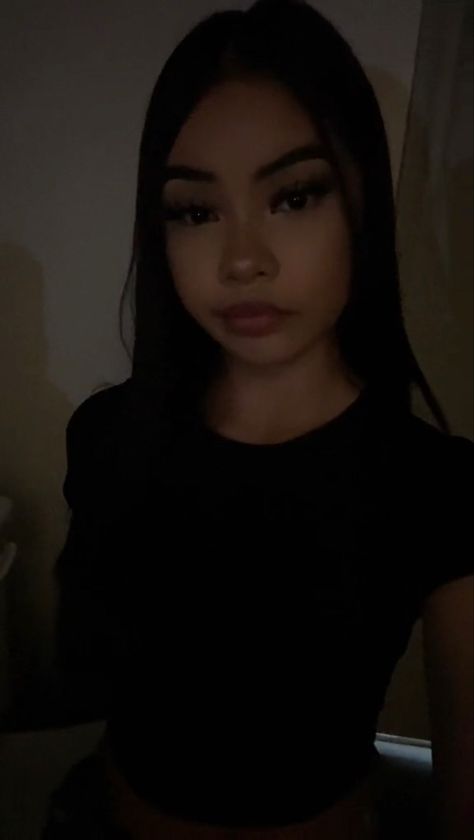 Latino Girl, Asian Latina, Latina Pics, Latina Makeup Looks, Latina Aesthetic, Latina Makeup, Hi Babe, Tiktok Aesthetic