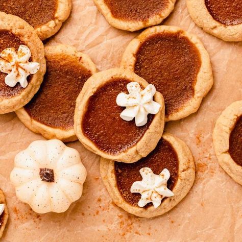 Pumpkin Pie Cookies - Flouring Kitchen Pumpkin Pie Cookies Flouring Kitchen, Pumpkin Pie Cookies Recipe, Harvest Cookies, Spooky Baking, Pie Cookies Recipe, Pumpkin Pie Cookies, Fall Cookie Recipes, Autumn Baking, 2023 Recipes