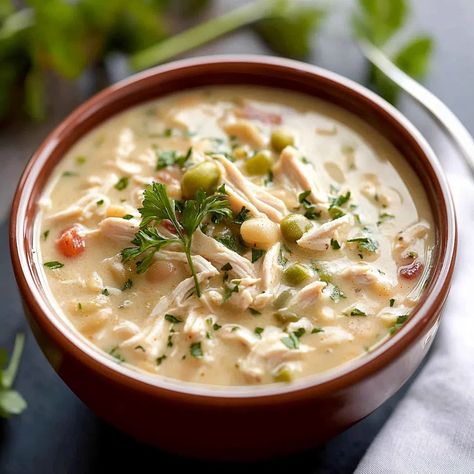 Creamy White Chicken Chili Recipe - Creamy White Chicken Chili Recipe, White Recipes, White Chicken Chili Recipe, Creamy White Chicken Chili, Bake Mac And Cheese, Chili Spices, White Chili Chicken Recipe, Chicken Chili Recipe, Crowd Pleasing Recipes