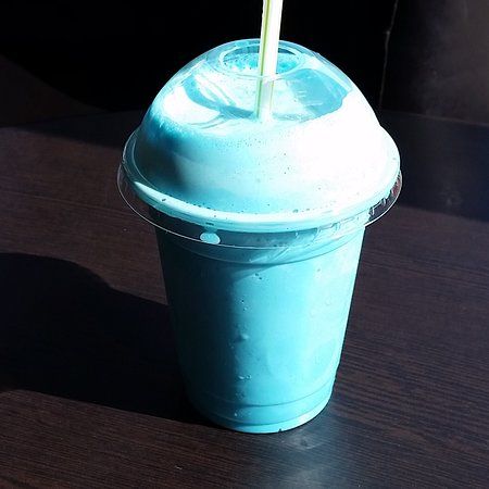 Bubblegum Milkshake, Blue Milkshake, Buble Gum, Blue Matcha, Nutella Pancakes, Butterfly Pea Tea, Butterfly Pea Flower Tea, Blue Drinks, Fresh Drinks