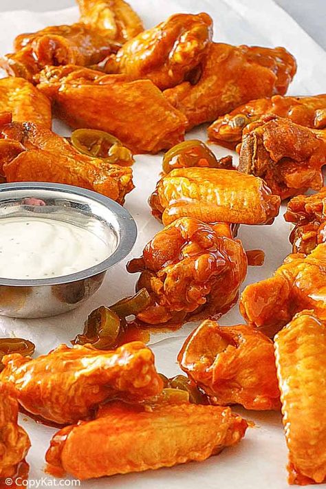 Pluckers Hot Wings are crispy fried chicken wings tossed in a spicy jalapeno Buffalo Sauce. Make them at home with this easy copycat recipe. Serve with ranch or blue cheese dressing for a tasty appetizer or dinner. #chickenwings #buffalowings #appetizerrecipes #copycat #copycatrecipes Outback Chicken Wings Recipe, Crispy Fried Chicken Wings, Buffalo Sauce Recipe, Hot Wing Recipe, Hot Wing Sauces, Best Copycat Recipes, Wing Sauce Recipes, Wings Recipe Buffalo, Wing Recipe