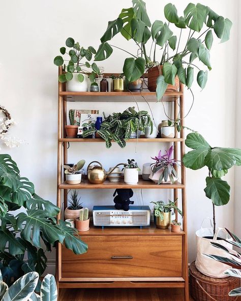 Leaning ladder desk