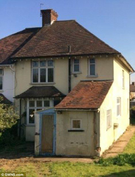 Exterior of the house... 1930s Uk House Interior, Uk 1930s House, 1930s House Staircase, 1930 Exterior House, 1930s House Renovation Before And After, 1930s Cottage Interior, 1930s Decor Interior Design, 1890 House Interior, 1935 House Interior