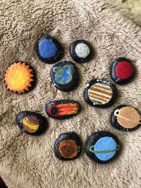 Absolutely loved making these for her. She gve me guidance as to details like “red spot”, “rings” etc. Bottle Caps Art, Ideas For Pins, Pines Aesthetic, Pin Button Design, Punk Fashion Diy, Pins Diy, Silly Gifts, Decorated Bags, Pin Ideas