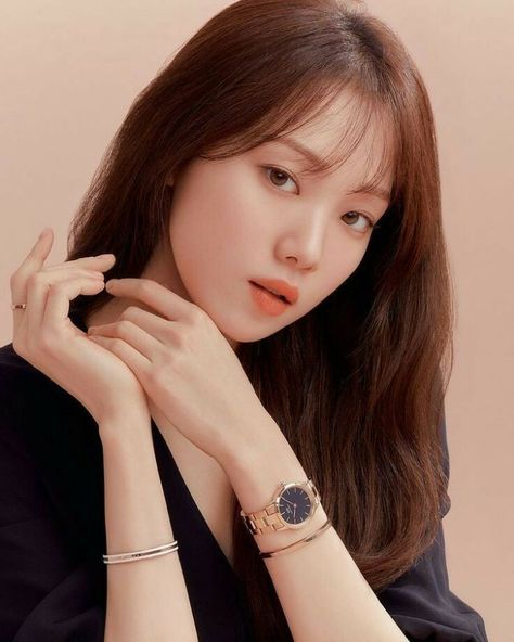 Lee Sung Kyung Wallpaper, Lee Sung Kyung Fashion, Dr Romantic, Lee Sung Kyung, Sung Kyung, Bracelets Design, Joo Hyuk, Song Hye Kyo, Park Shin Hye