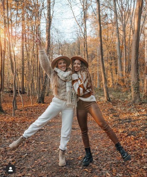 Fall Family Photoshoot Ideas, Fall Photoshoot Family, Fall Family Photoshoot, Outfits For Autumn, Family Photoshoot Ideas, Fall Friends, Trendy Fall Fashion, Friendship Photoshoot, Sister Pictures