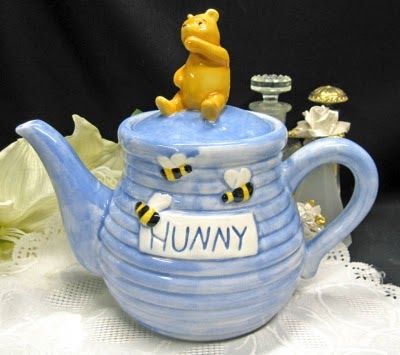 Clay Teapots Ideas, Cute Teapots, Elegant Dishes, Winnie The Pooh Decor, Easy Clay Sculptures, Cute Teapot, Novelty Teapots, Teapots Unique, Winnie The Pooh Plush