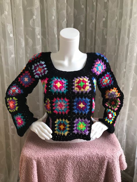 Granny Square Long Sleeve Top, Crochet Long Sleeve Top Granny Square, Granny Square Tunic, Crochet Crop Sweater, Granny Square Patchwork, Granny Square Scarf, Square Sweater, Crochet Long Sleeve Tops, Patchwork Crop Top