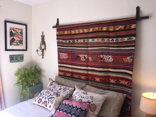 How to Hang a Rug With a Leather Belt : 5 Steps (with Pictures) - Instructables Wooden Arrow Decor, Funky Junk Interiors, Diy Tile, Diy Headboard, Arrow Decor, Empty Wall, Cubicle, Cool Diy Projects, Dollar Store Diy